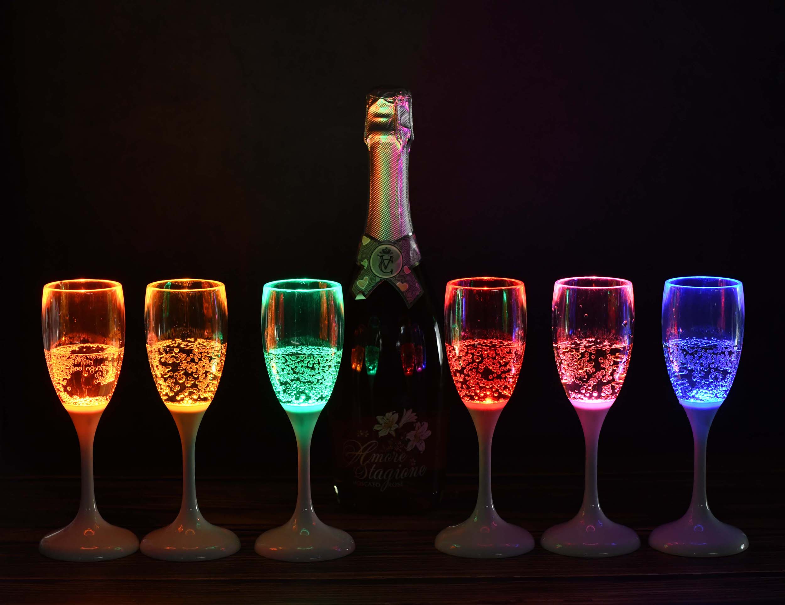 Confezione da 6 Bicchieri da Champagne con 6 Colorazioni LED - immagine 9