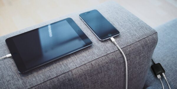 Caricatore USB con porta USB tipo A e USB-C™ cavo 1,5m 12W - immagine 3
