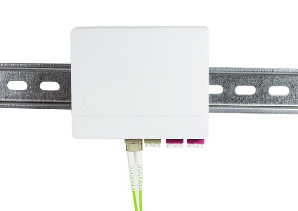 Scatola di connessione indoor FTTH per 4 fibre, 4 adattatori, per guida DIN - immagine 4