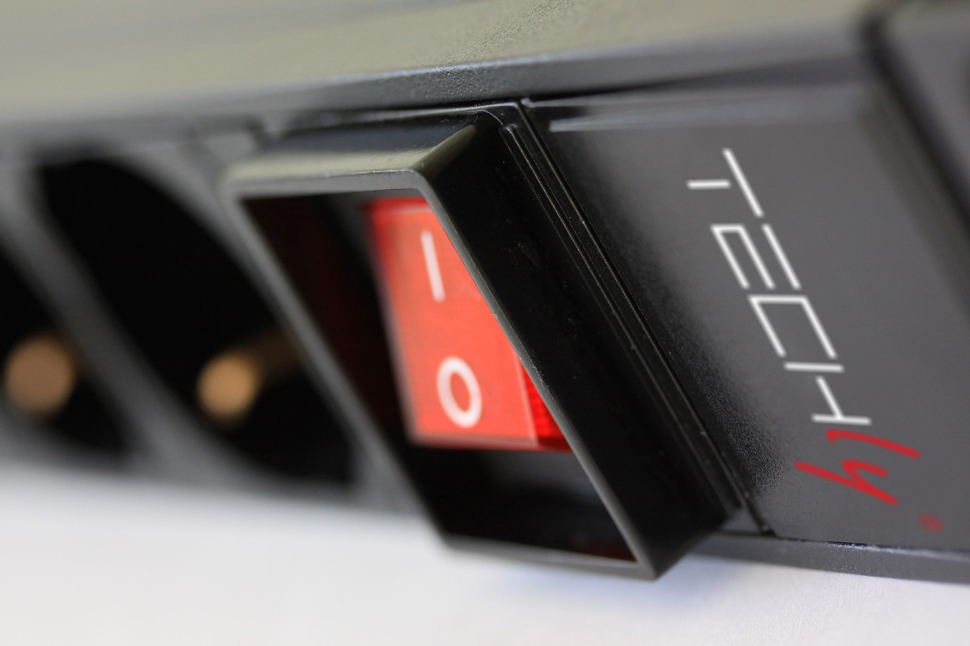 Multipresa 12 Posti VDE da Rack 19'' con Interruttore Spina Italiana 1U - immagine 4