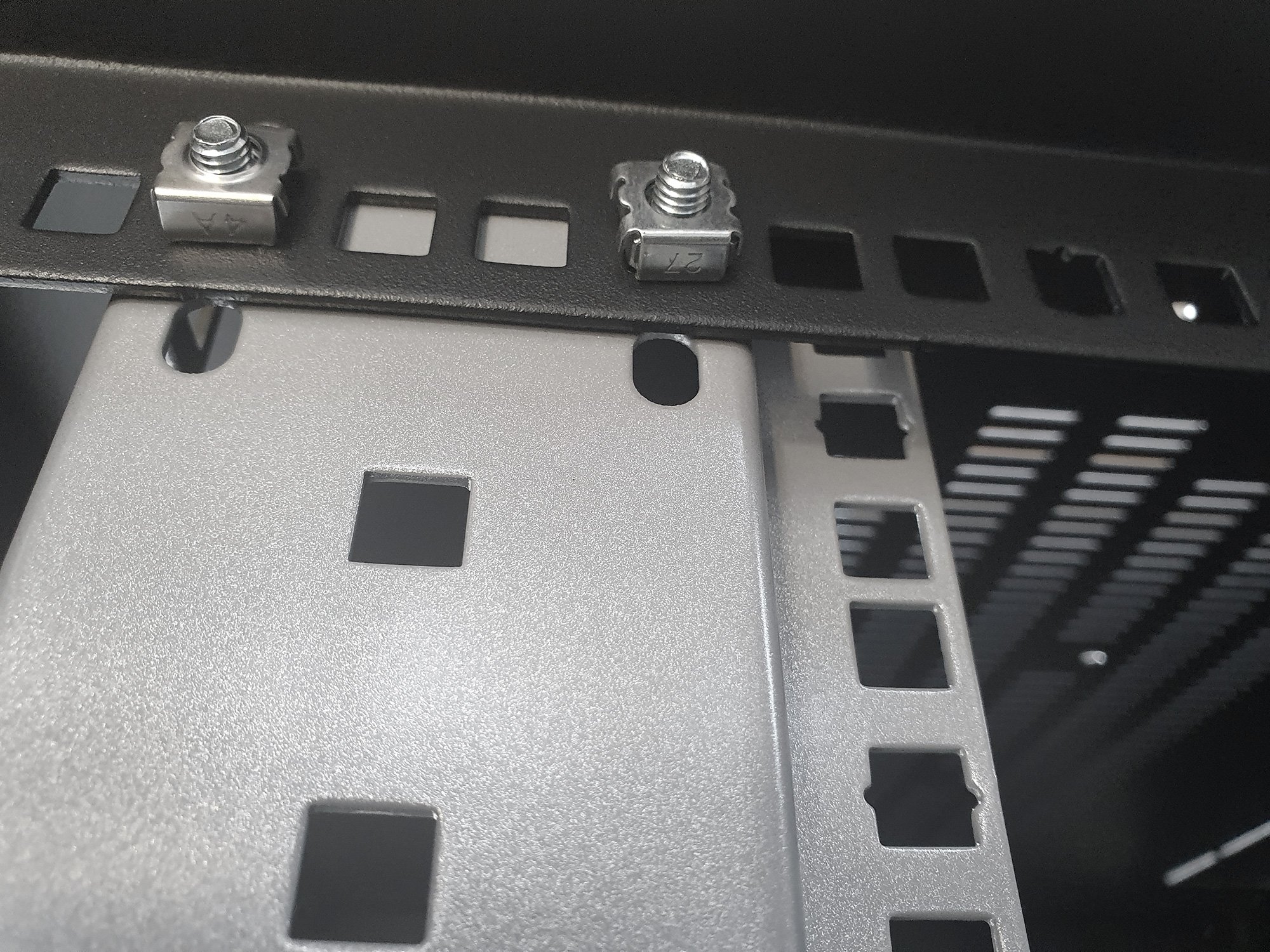 Armadio Rack NextGen 19'' 800x800 42U Doppia Porta Grigliata Nero - immagine 5