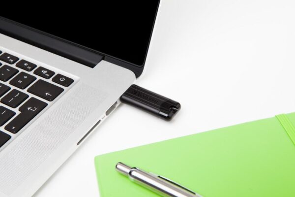 Memoria USB 3.0 PinStripe da 16Gb Colore Nero - immagine 6