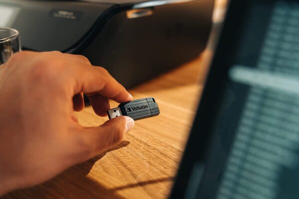 Memoria USB 2.0 PinStripe da 8Gb Colore Nero - immagine 8