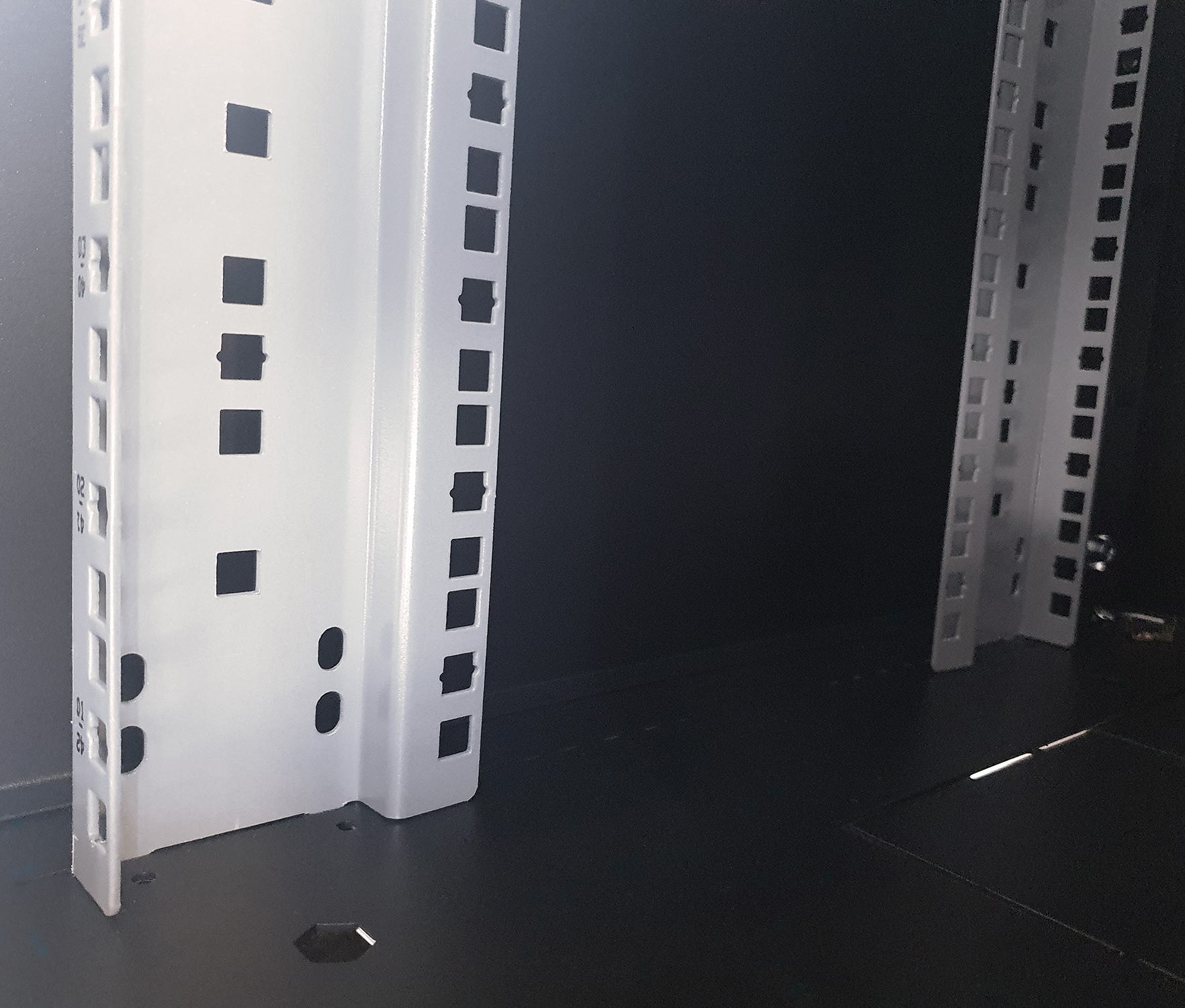 Armadio Server Rack NextGen 1000 19'' 800x1000 27U Nero Porta Grigliata - immagine 3