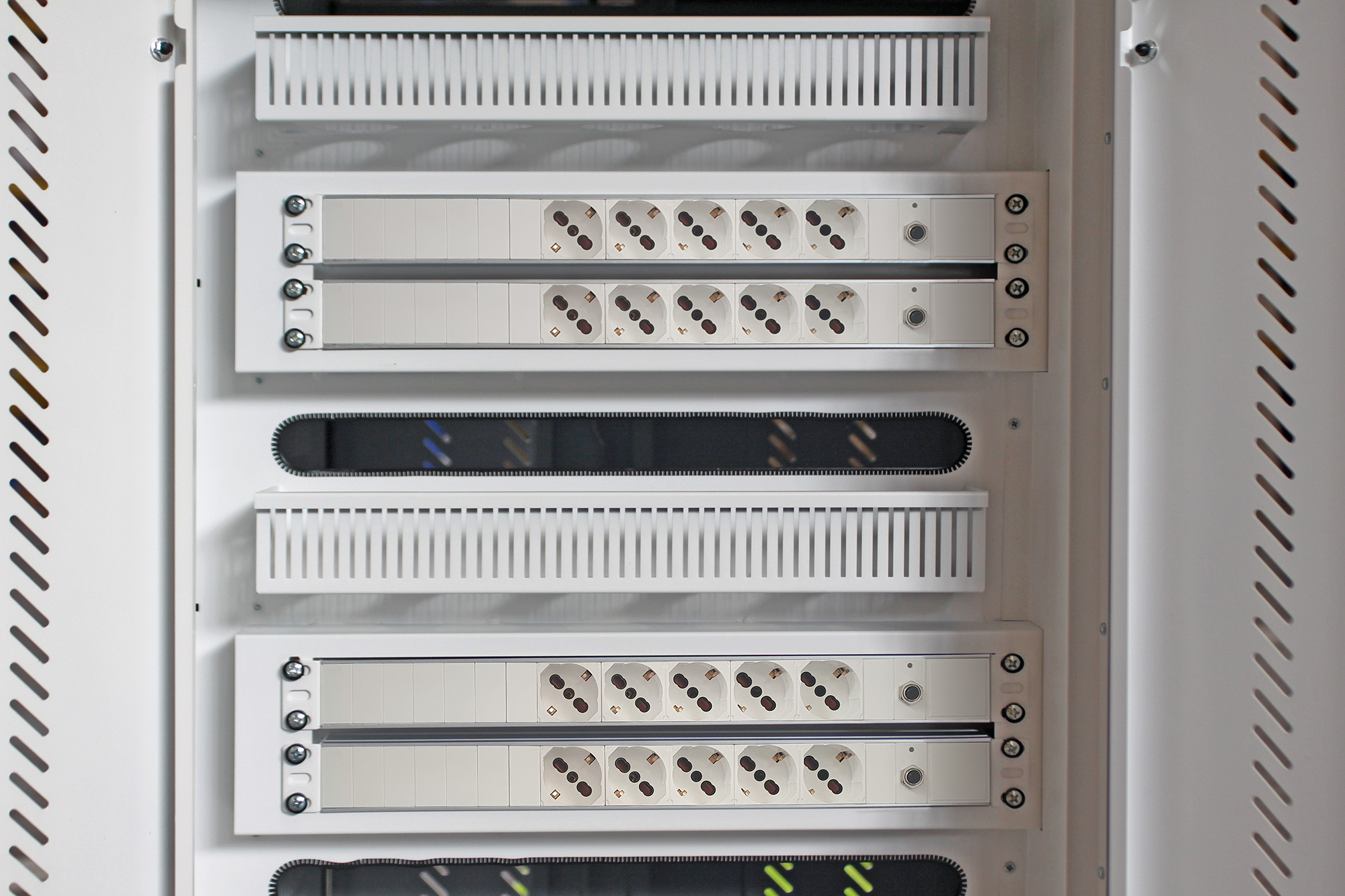 Carrello Stazione di Ricarica Ventilato 30 Notebook o Smartphone Bianco/Blu - immagine 9