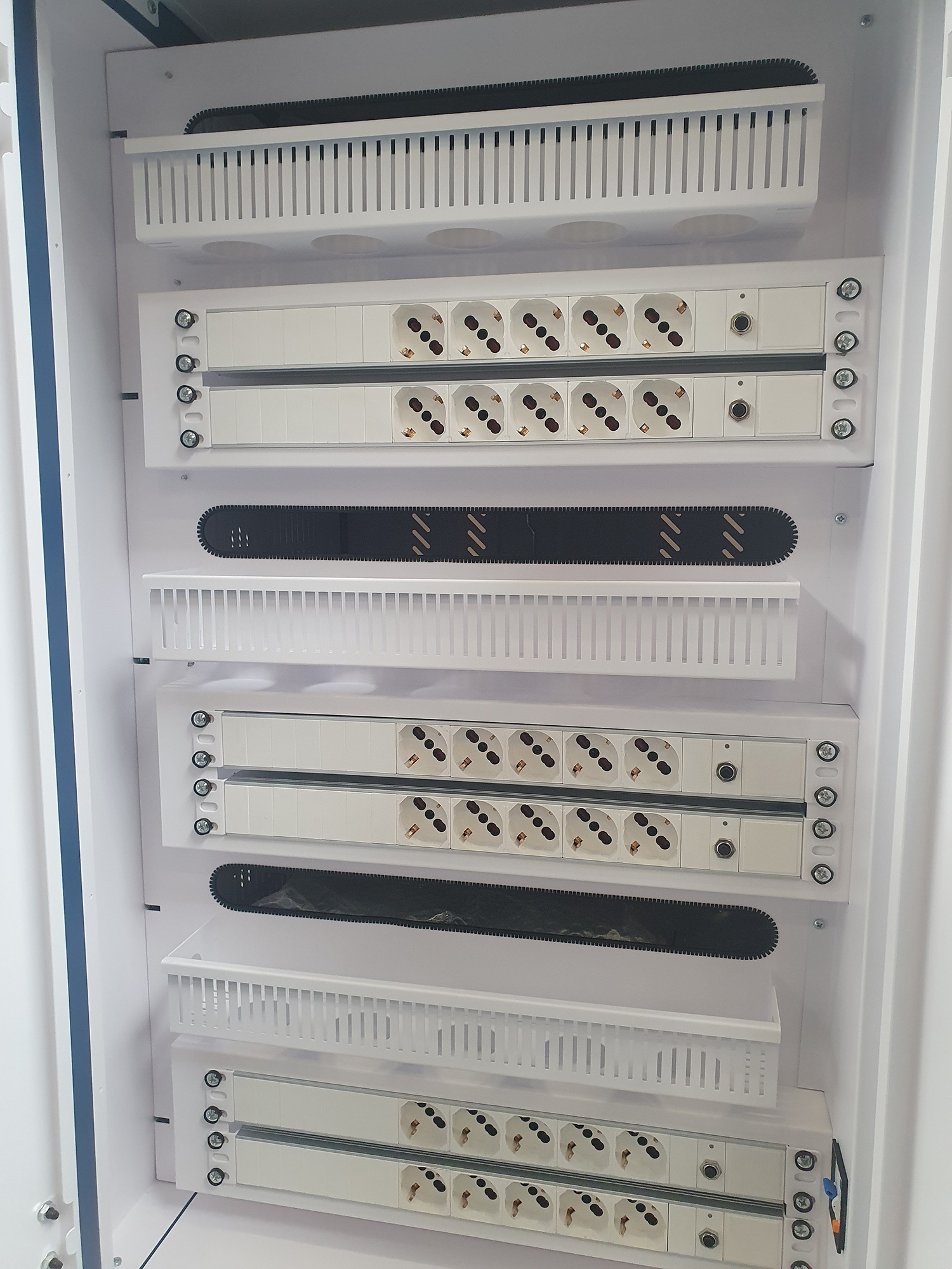 Carrello Stazione di Ricarica Ventilato 30 Notebook o Smartphone Bianco/Blu - immagine 10