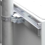 Sistema di fissaggio a palo per rack IP65