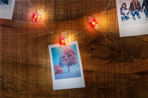 Stringa 10 LED con Clip Pacchetto Regalo per Appendere Foto IP20 con Timer - immagine 3