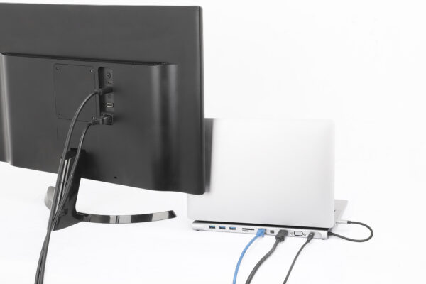 Docking Station USB-C™ 11-in-1 triplo monitor con MST - immagine 9
